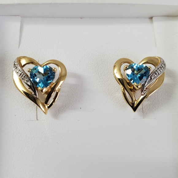 Watch Video / 14K Gold Heart Diamond Earrings / December Born. - Picture 13 of 16
